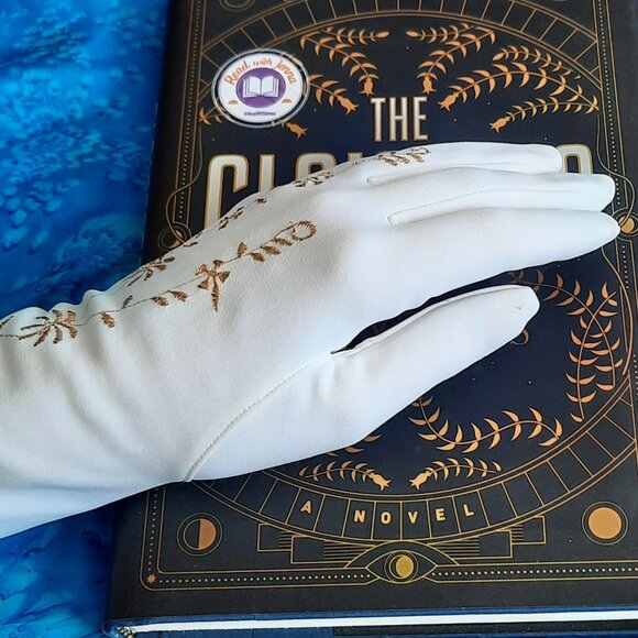 Gloves - 2 pairs - White - Women's size S or Child - Picture 6 of 6